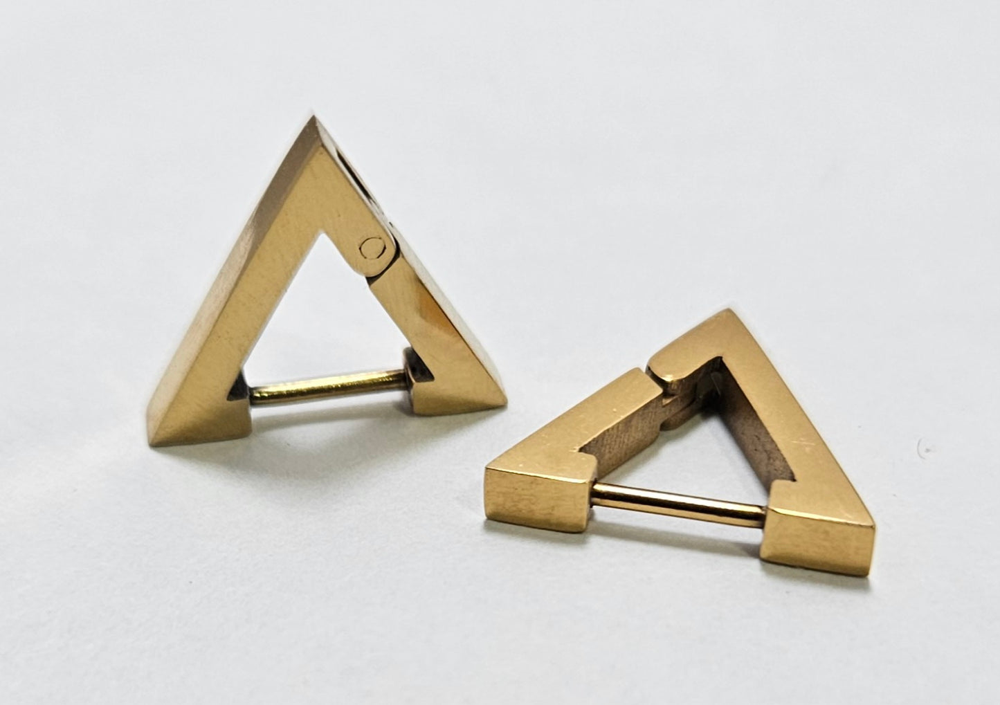 Triangle Huggies
Gold Plated 16.5 x 14mm