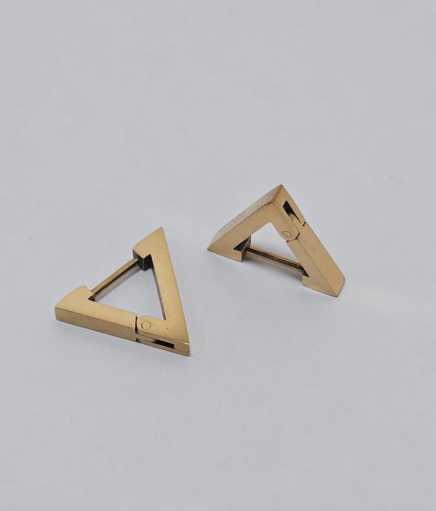 Triangle Huggies
Gold Plated 16.5 x 14mm