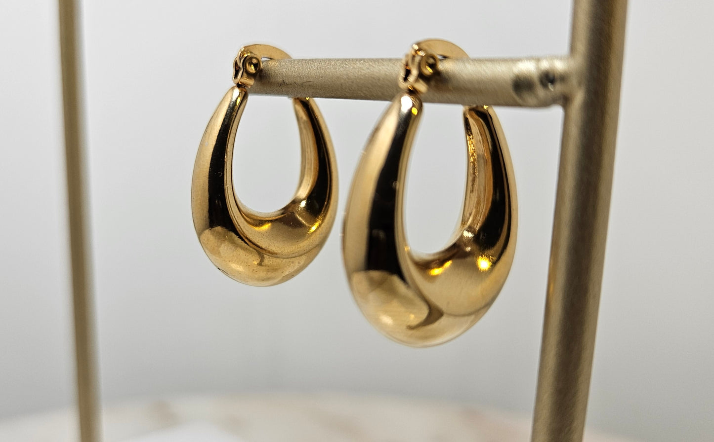 Dangling drop Hoop Earring Color: 18k gold plated Size: 20*10mm