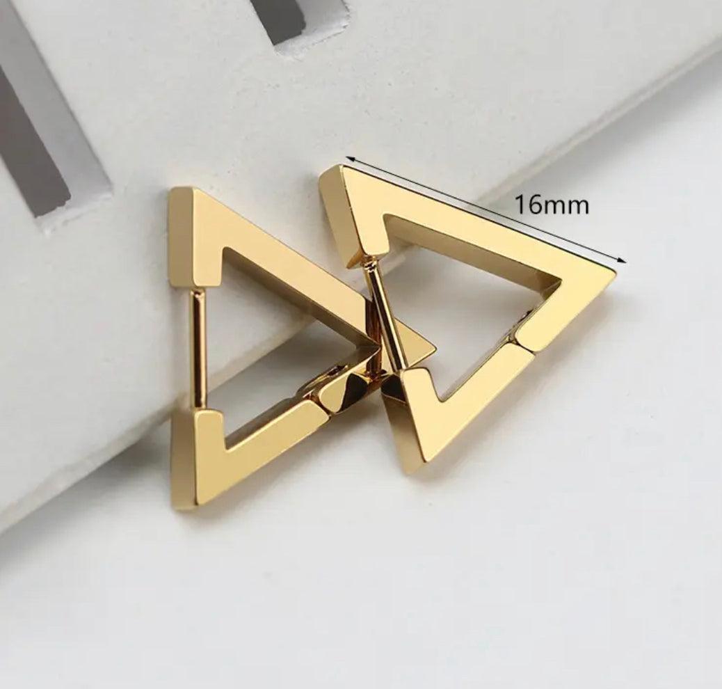 Triangle Huggies
Gold Plated 16.5 x 14mm