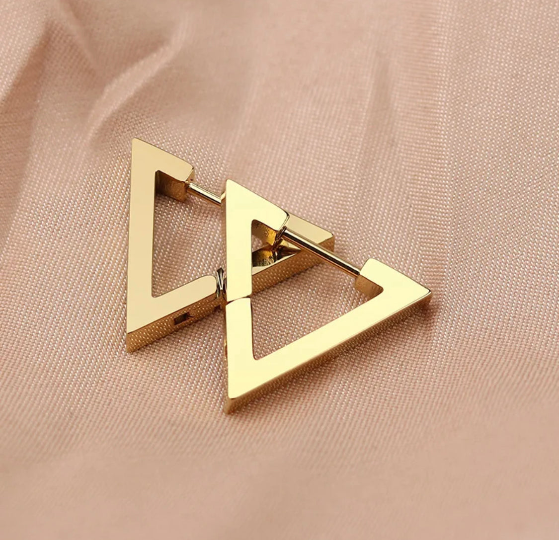 Triangle Huggies
Gold Plated 16.5 x 14mm