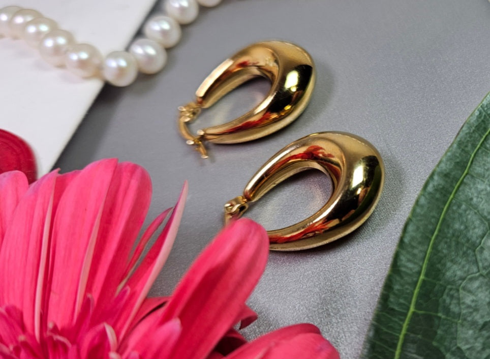 Dangling drop Hoop Earring Color: 18k gold plated Size: 20*10mm